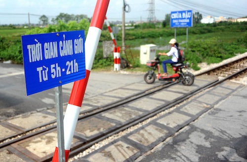 Tai nạn “rình rập” trên đường sắt qua Thường Tín ảnh 7